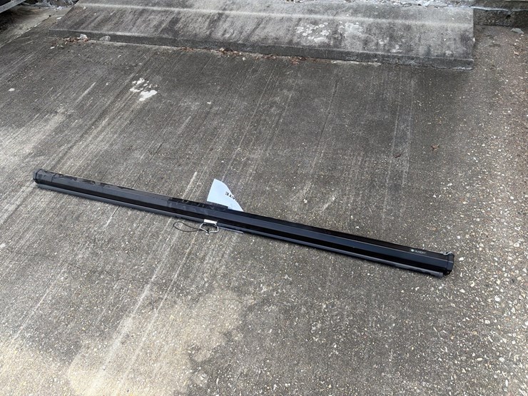 #3530-•-retractable-projection-screen-|-located-in-st.-rose,-la-image-3