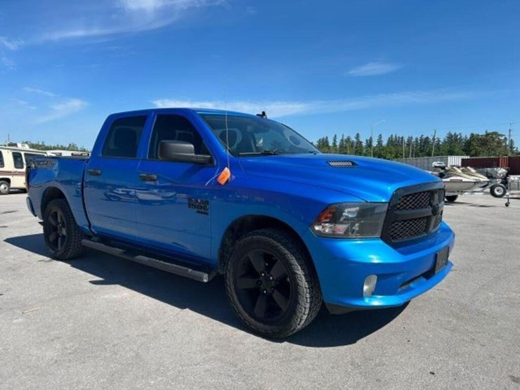 2021-ram-1500-classic-image-2