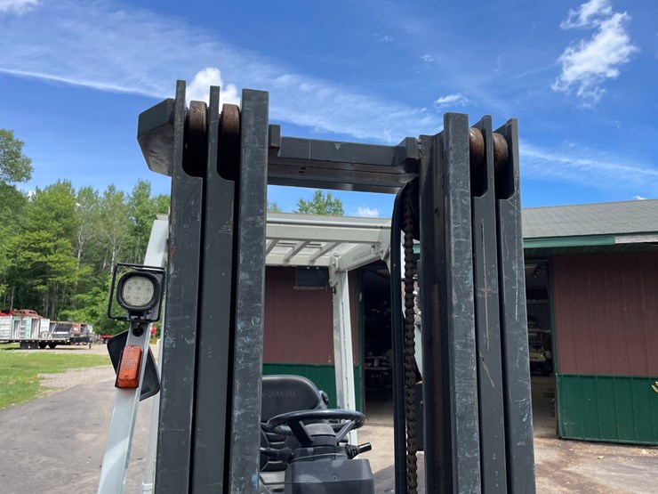 #6065-•-2014-4000lb-unicarriers-lp-forklift-image-12