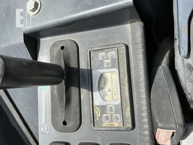 2020-deere-26g-image-15