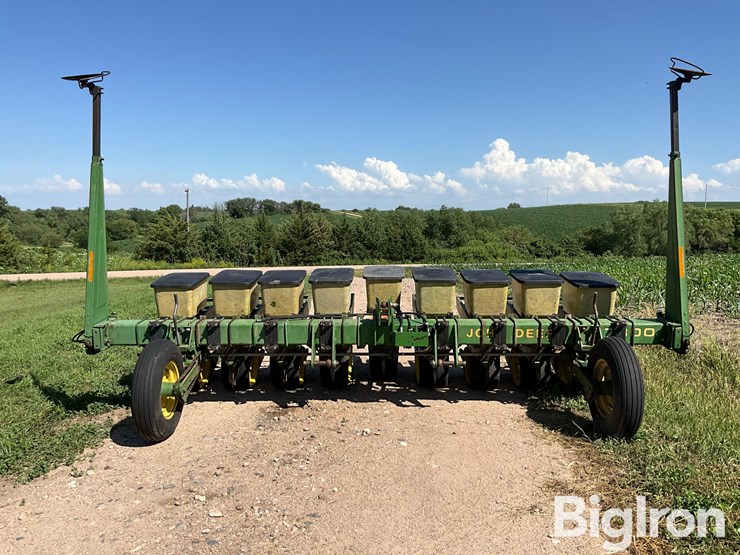 john-deere-7300-image-2