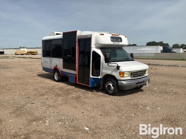 2006-ford-transit-image-3