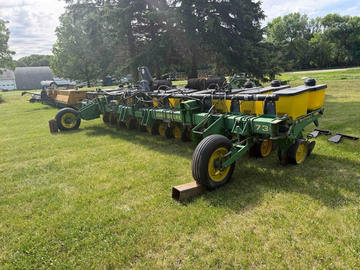 john-deere-7300-image-3