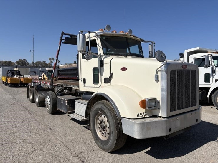 2015-peterbilt-365-image-2