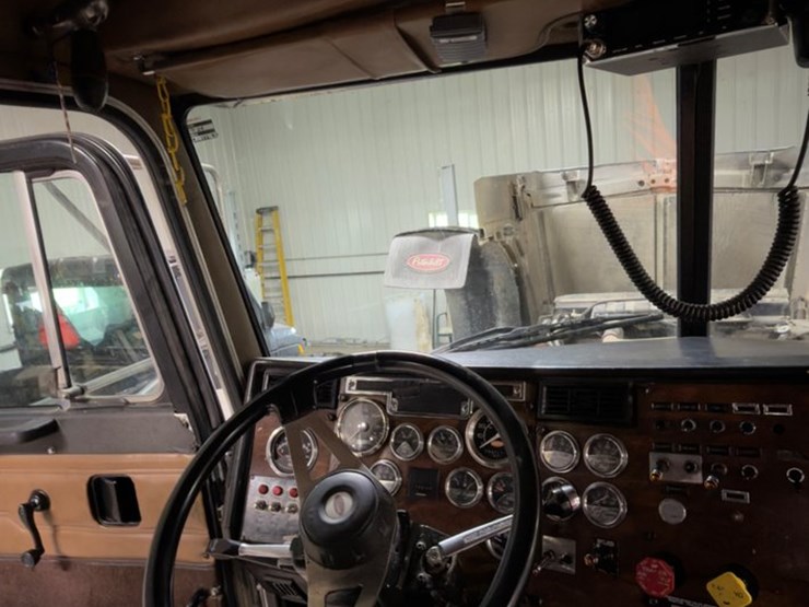 peterbilt-379-image-15