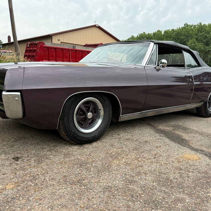 #1379 • 1967 Pontiac Bonneville Convertible Car