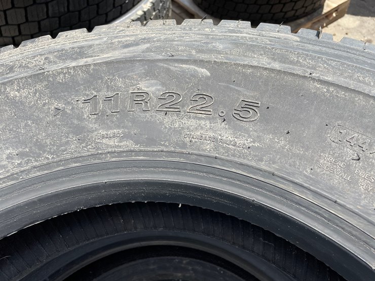 #6518-•-set-of-(4)-semi-tires-image-6