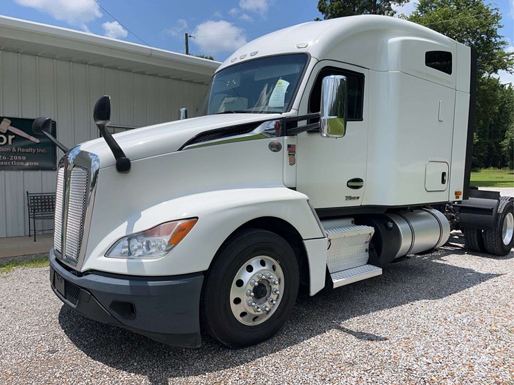 2022-kenworth-t680-image-3