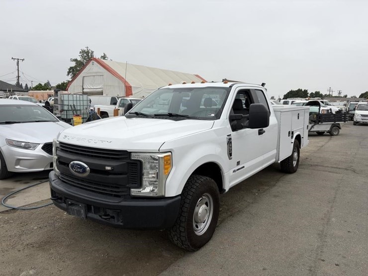 2017-ford-f350-image-1