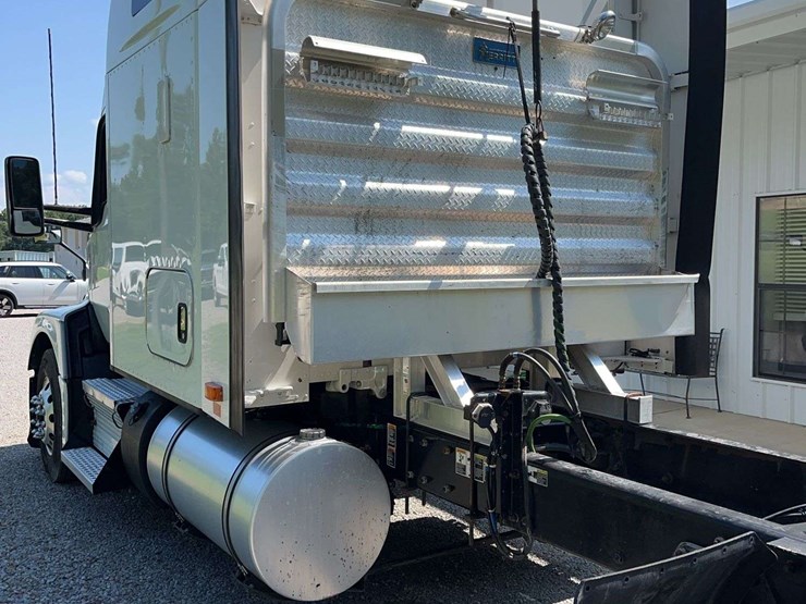 2022-kenworth-t680-image-13
