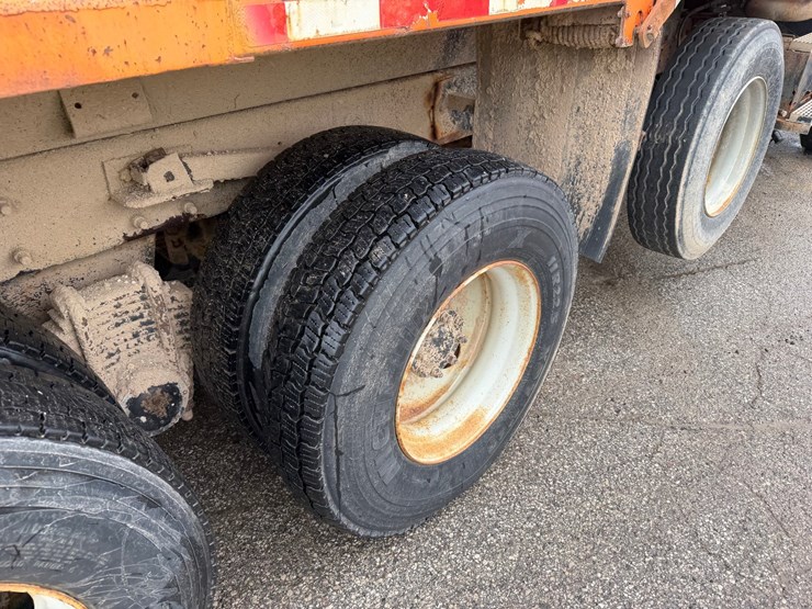 #1471-•-2003-mack-713v-granite-tri-axle-dump-truck-image-21