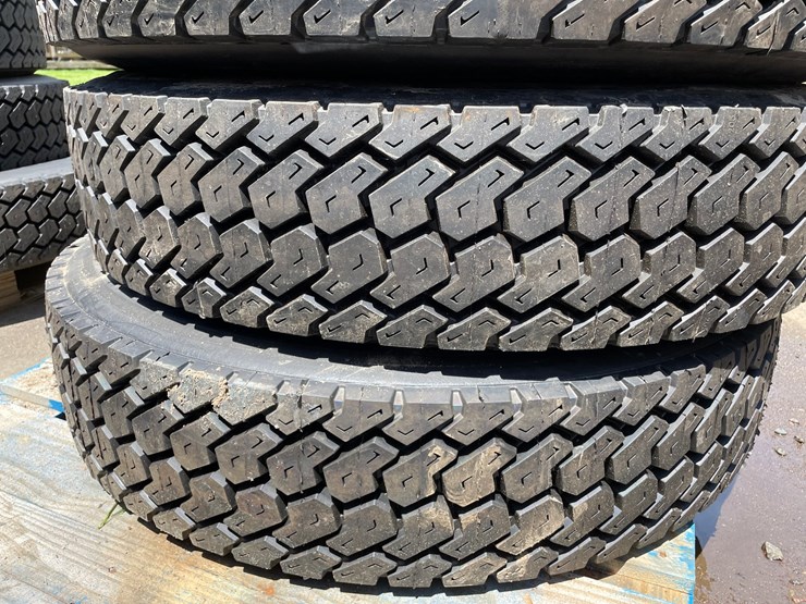 #6518-•-set-of-(4)-semi-tires-image-4