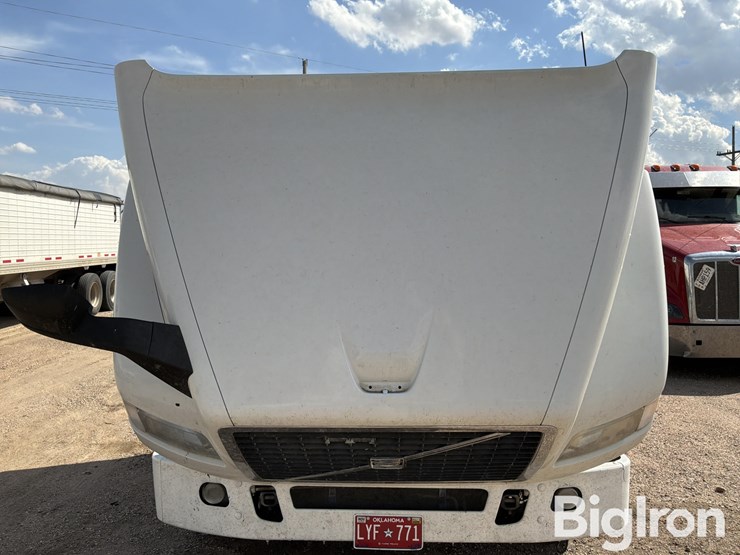 2016-volvo-10-image-16