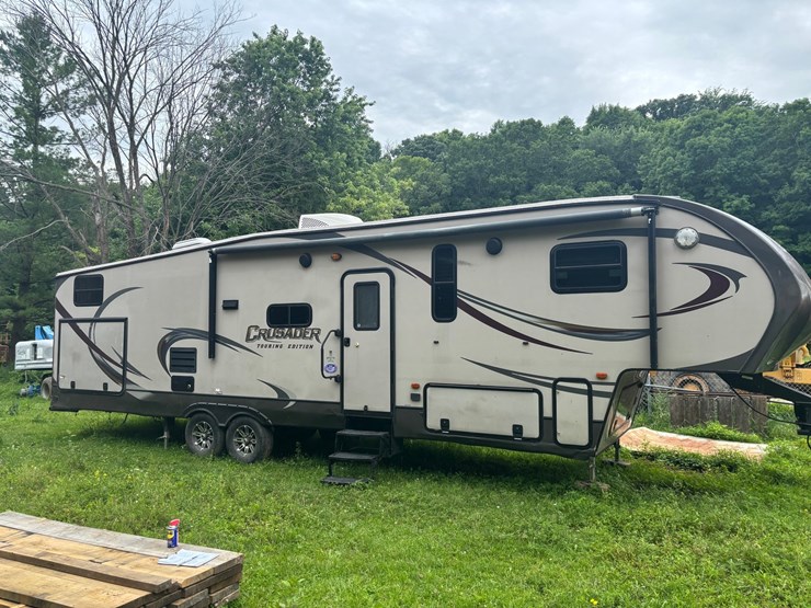 #2231-•-2014-crusader-335-5th-wheel-camper-image-1