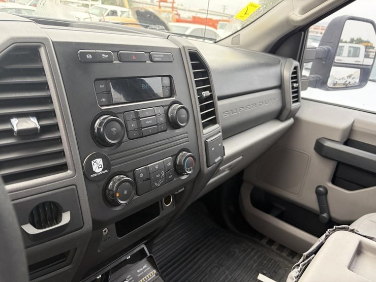 2017-ford-f350-image-17