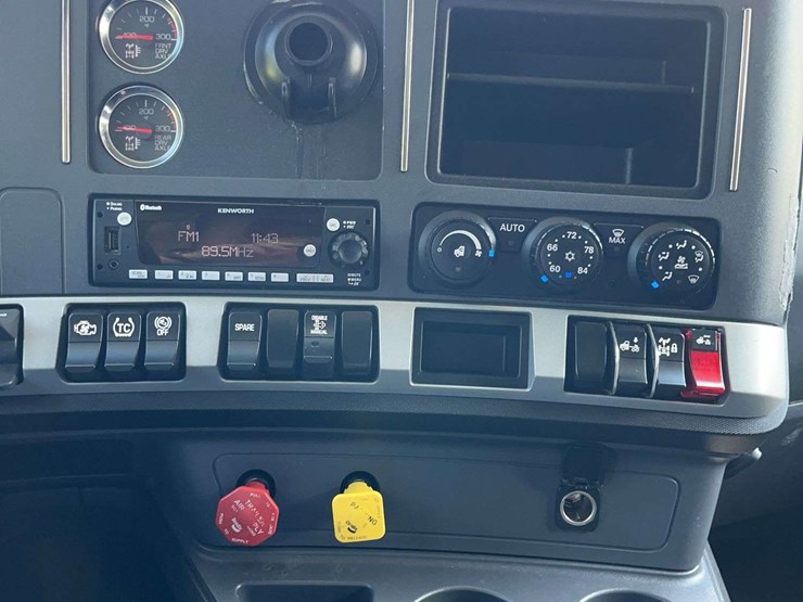 2022-kenworth-t680-image-22