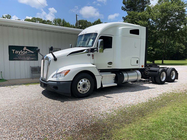 2022-kenworth-t680-image-1
