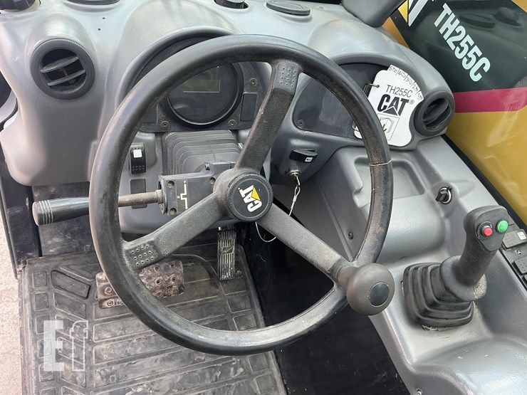 2016-caterpillar-th255c-image-13
