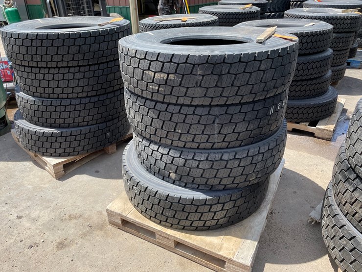 #6514-•-set-of-(4)-semi-tires-image-1