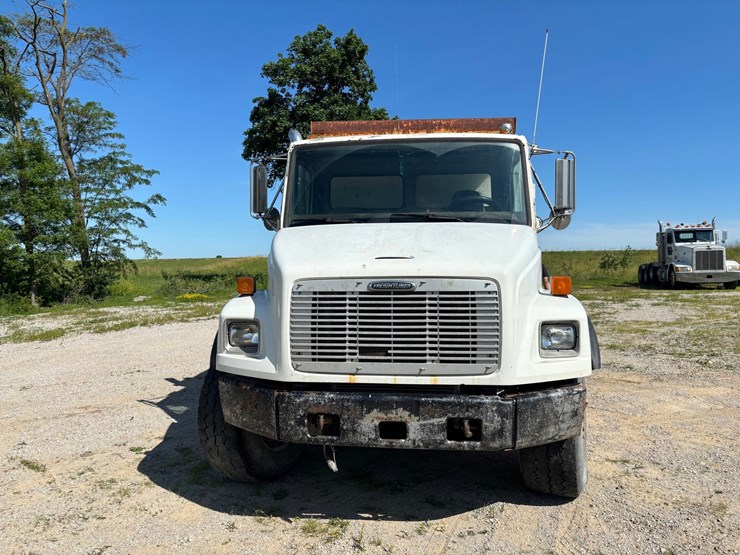 2000-freightliner-fl80-image-6