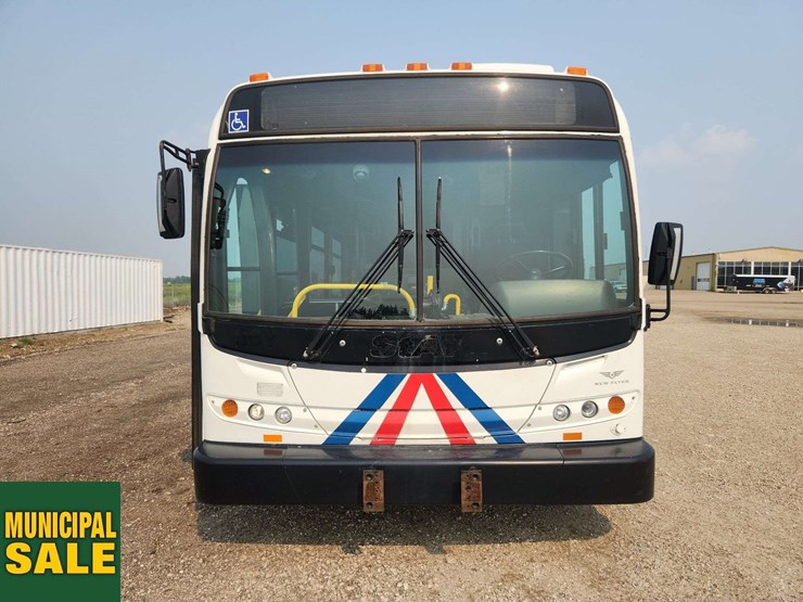 2007-new-flyer-restyled-low-floor-s/a-passenger-wheelchair-accessible-bus-image-10