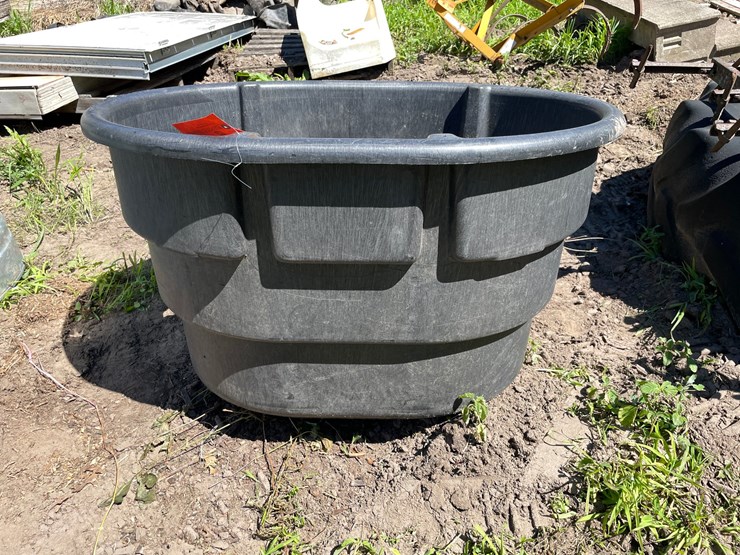 #7133-•-rubbermaid-stock-tank-image-4