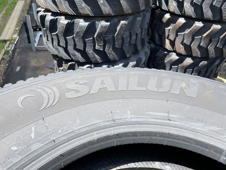 #6522-•-set-of-(4)-semi-tires-image-7