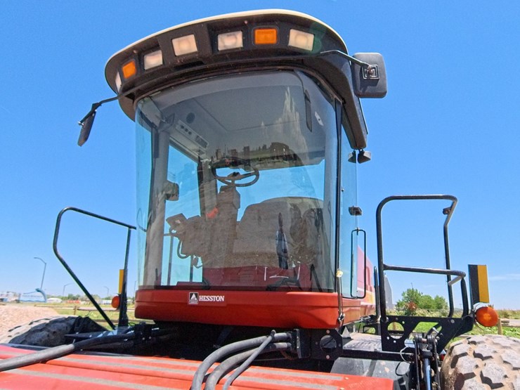 hesston-8550s-image-10