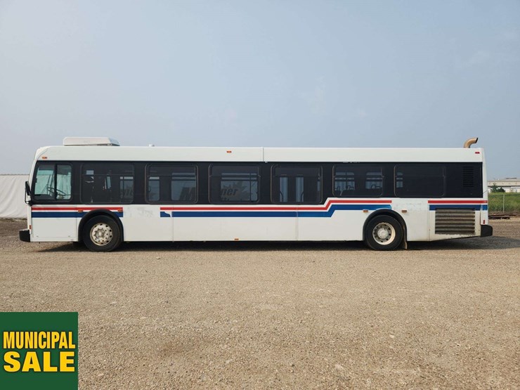2007-new-flyer-restyled-low-floor-s/a-passenger-wheelchair-accessible-bus-image-7