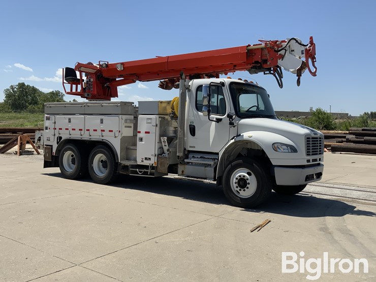 2012-freightliner-m2-106-image-3