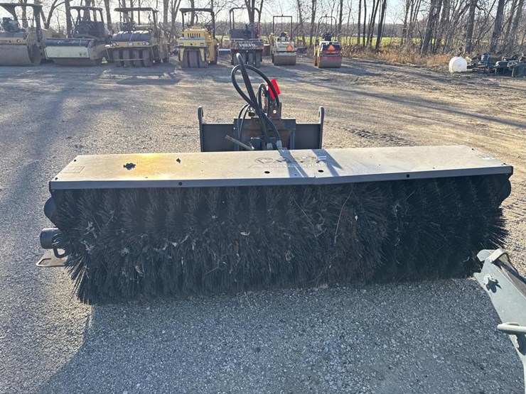 #2051-•-8'-case-sweeper-loader-attachment-image-6