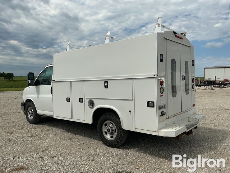 2017-utility-van-image-7