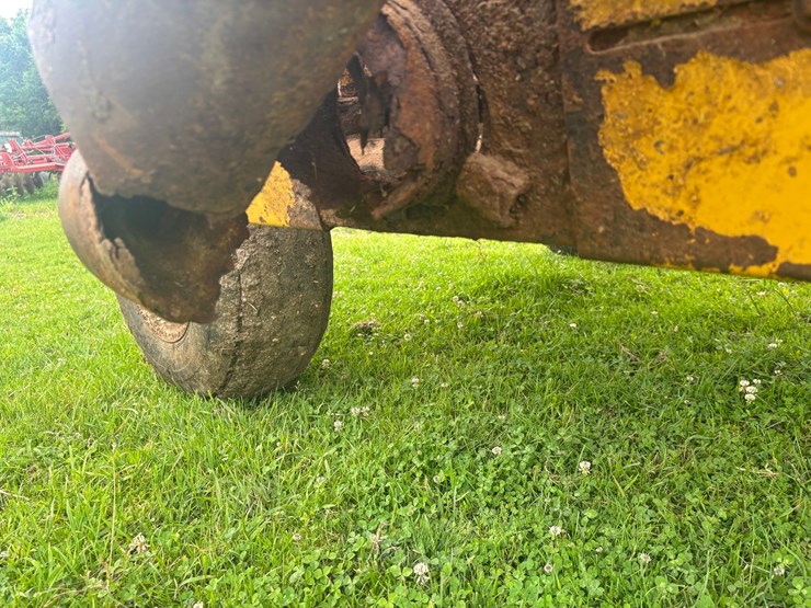 #2221-•-korhumel-industries-6072-fertilizer-gravity-wagon-image-16