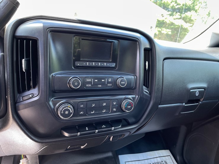 2015-chevrolet-2500-image-25