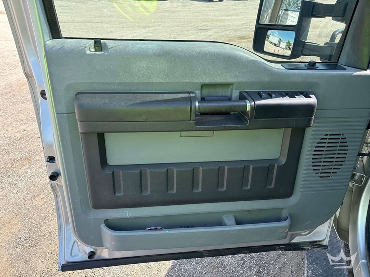 2011-ford-f350-image-17