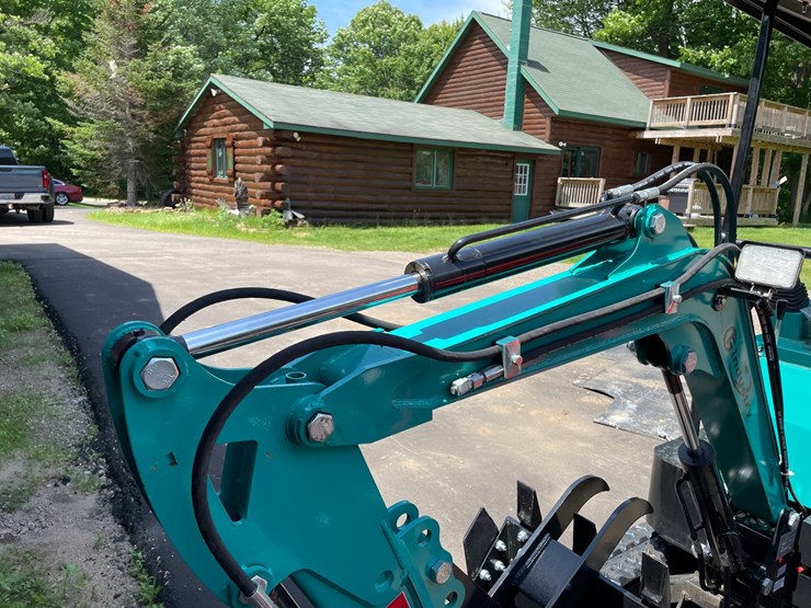 #6074-•-agt-mini-excavator-mh12rx-image-4
