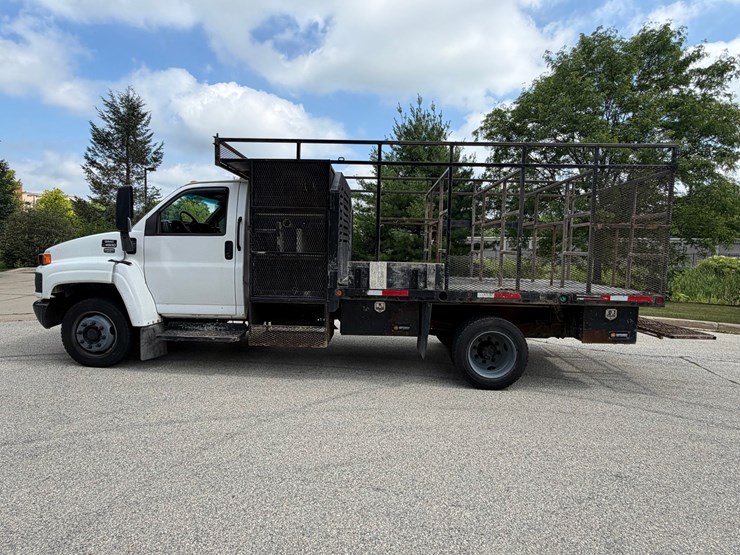#1487-•-2004-gmc-c4500-flatbed-form-truck-image-2