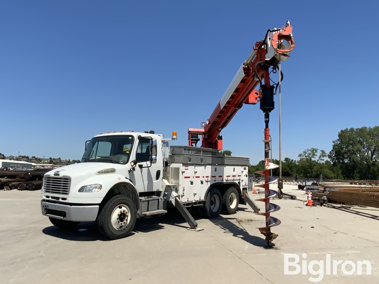 2013-freightliner-m2-106-image-9