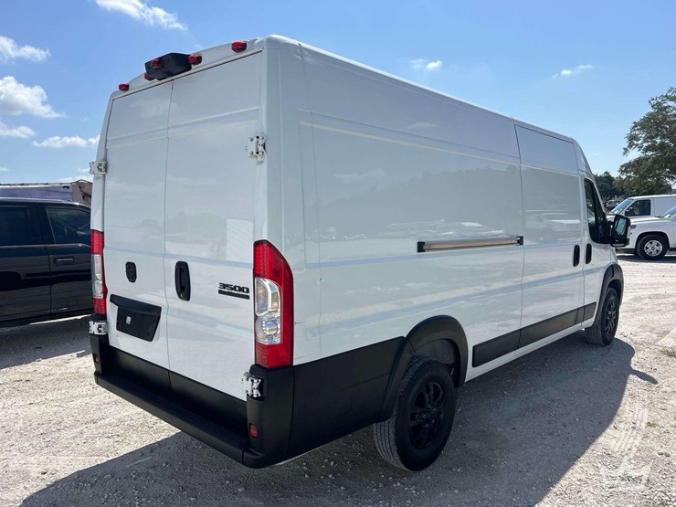 2023-ram-promaster-3500-image-3