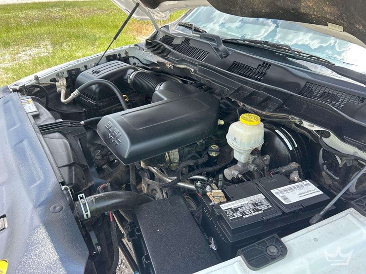 2020-ram-1500-classic-image-8
