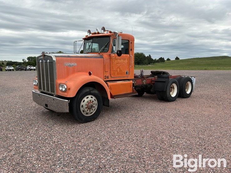 1973-kenworth-w900-image-1