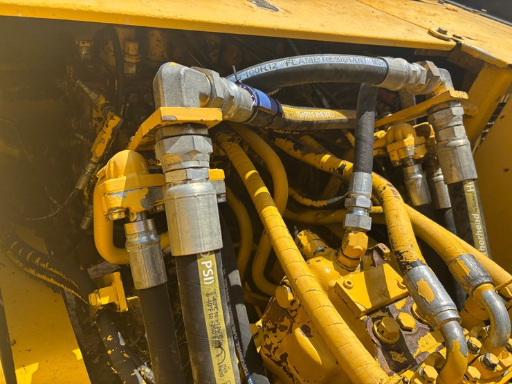 komatsu-pc200-lc-6le-image-63