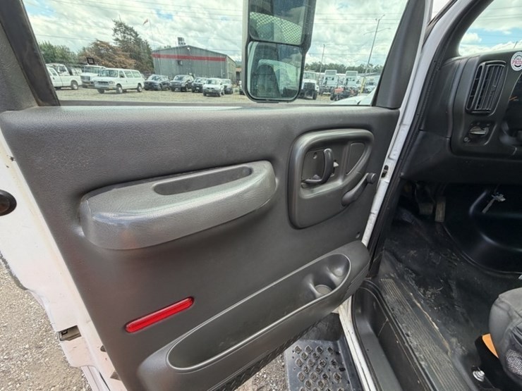 2006-chevrolet-c4500-4x4-service-truck-image-29