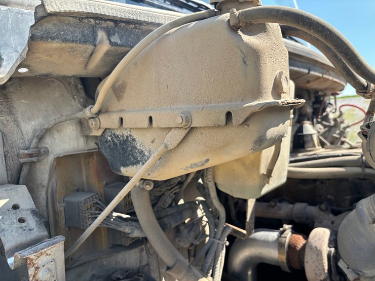 2000-freightliner-fl80-image-26