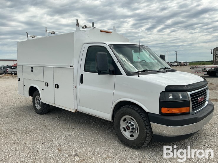 2017-utility-van-image-3