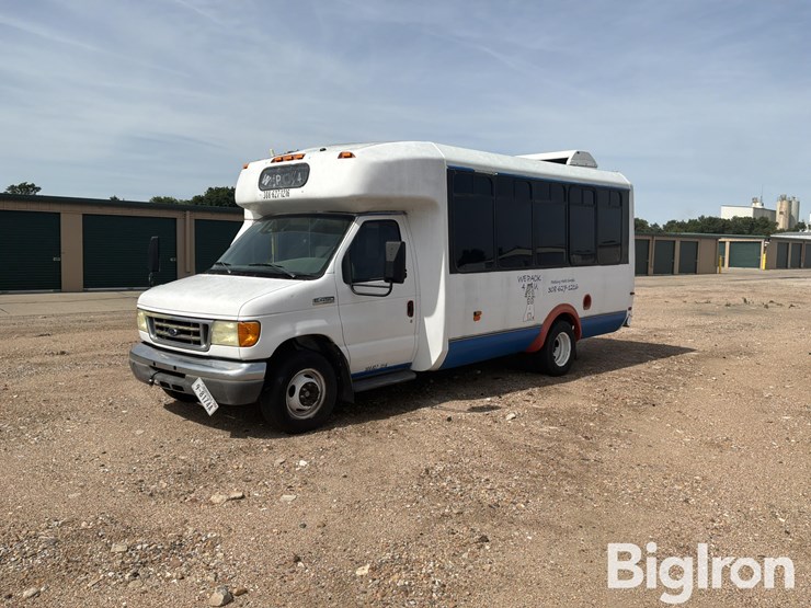 2006-ford-transit-image-1