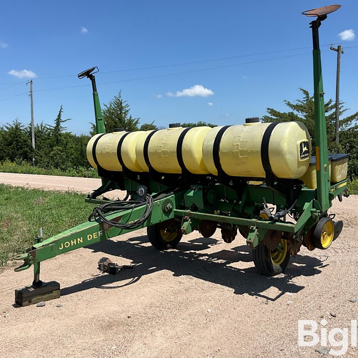 JOHN DEERE 7200