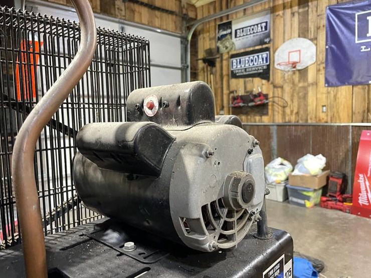 #7109-•-industrial-air-8-gallon-air-compressor-image-10