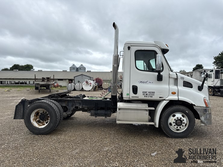 2011-freightliner-cascadia-truck-tractor-image-4