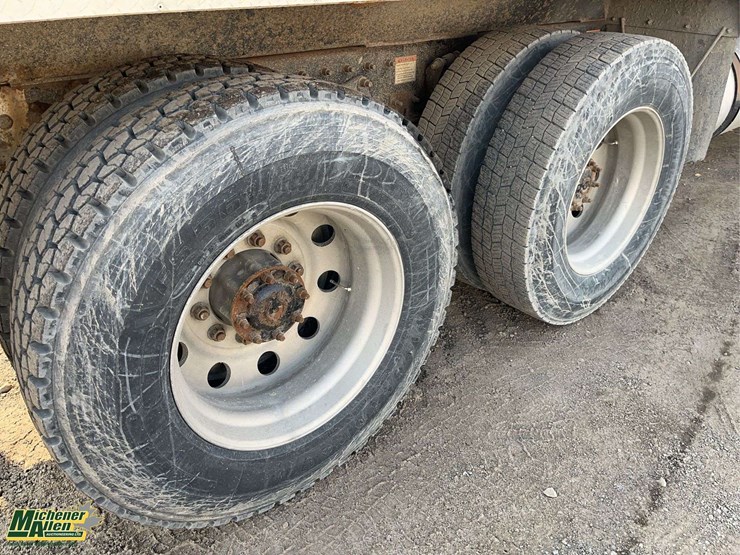 2008-freightliner-fld120-image-11